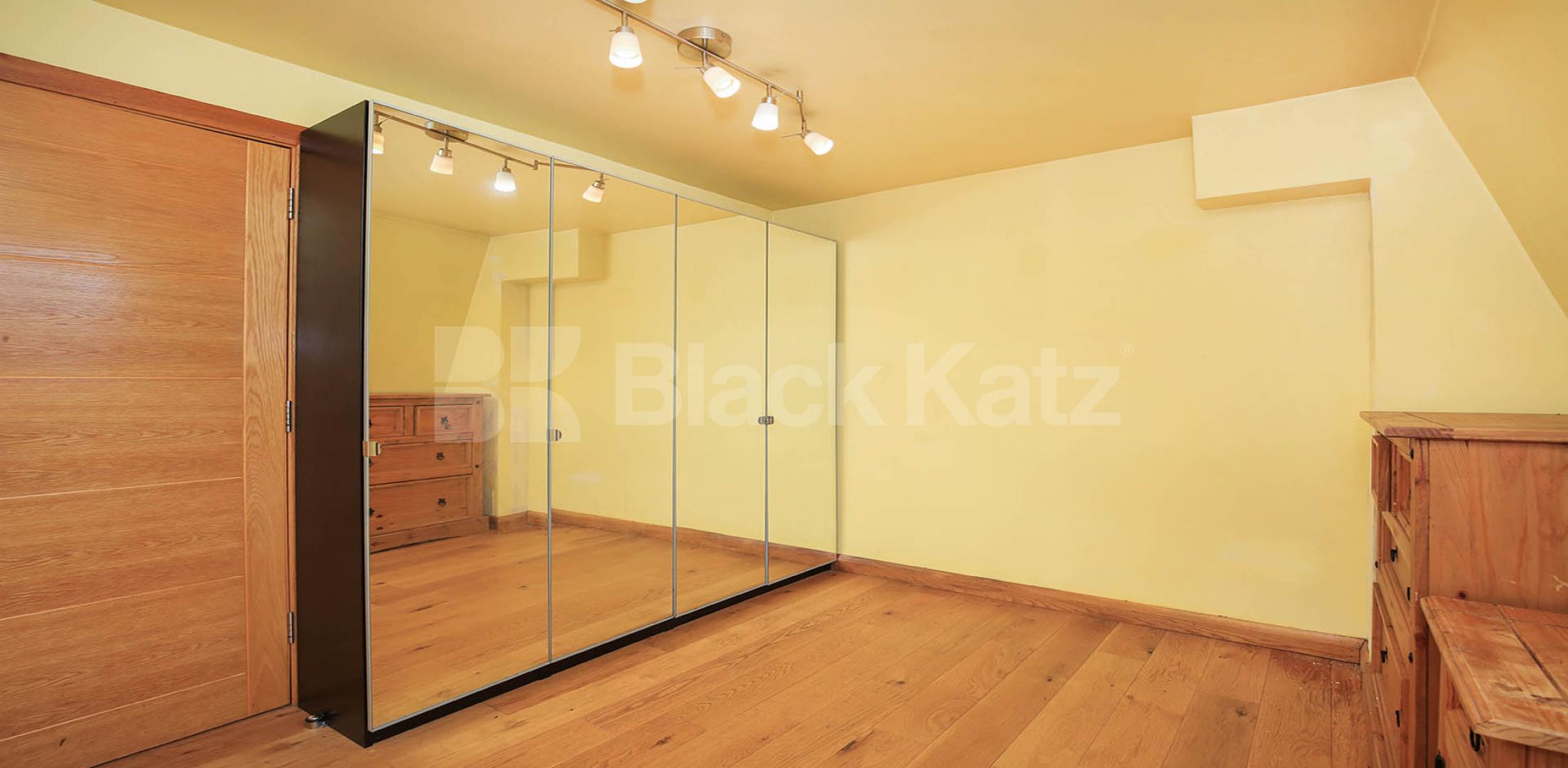 Recently refurbished two double bedroom flat minutes to Archway Tube. Hargrave Road, Archway 